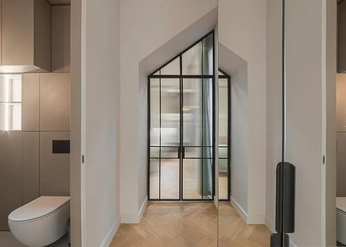 Luxury Arches Old Town Apartment