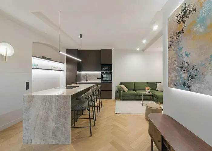 Luxury Arches Old Town Apartment