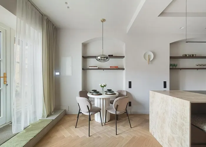 Luxury Arches Old Town Apartment