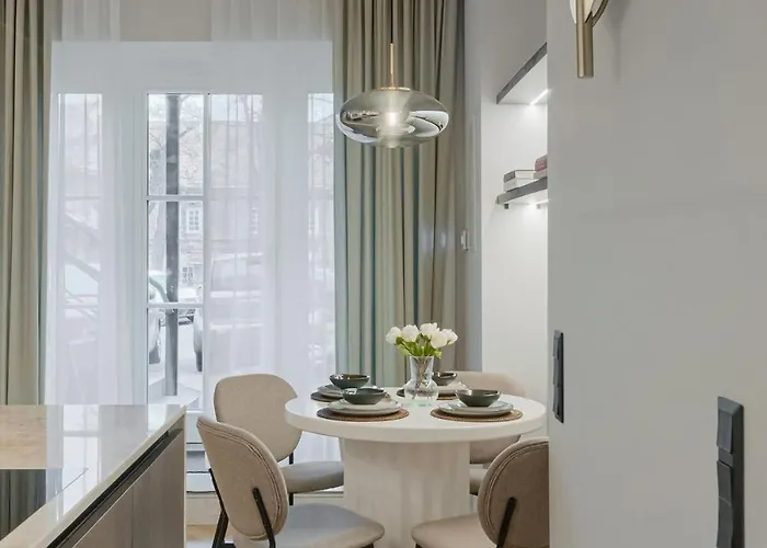 Luxury Arches Old Town Apartment